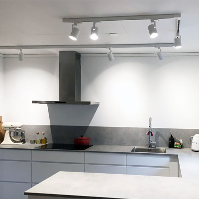 Komplett skena med 3st spotlights